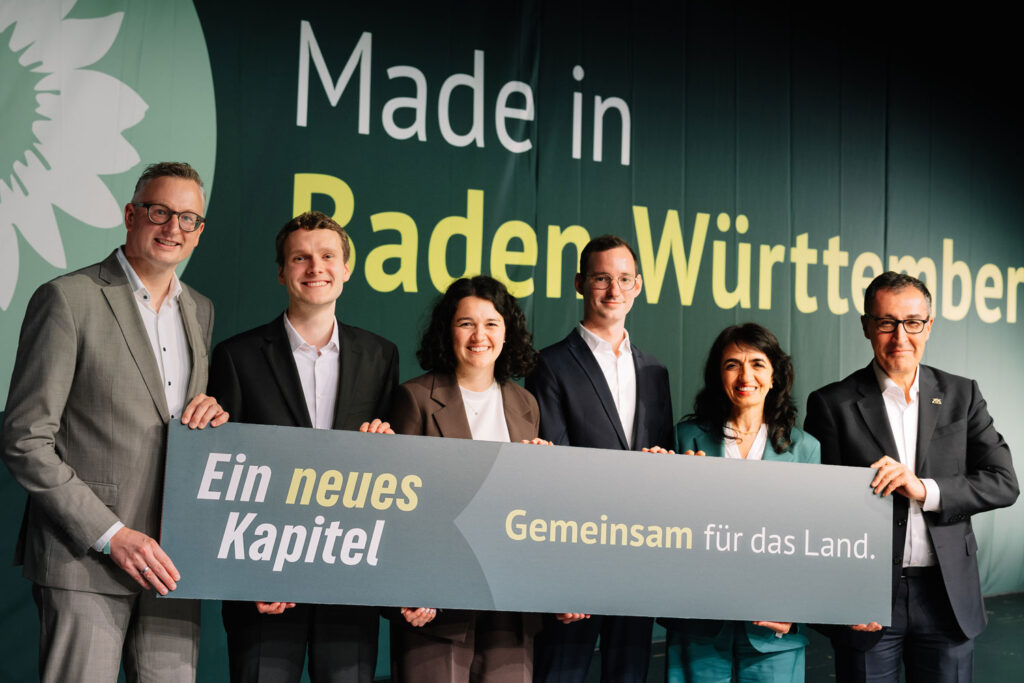 Ein neues Kapitel - gemeinsam für das Land. Inszenierung mit Andreas Schwerz, Lukas Weber, Clara Wellhäußer, Jan-Lukas Schmitt, Muhterem Aras und Cem Özdemir